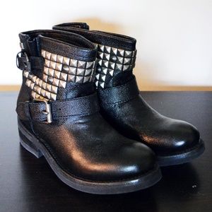 ash titan boots